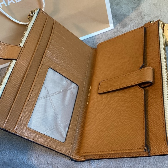 ⭐️MICHAEL KORS⭐️Gold & Camel Jet Set Large Signature Logo Wallet/EUC - Picture 6 of 10